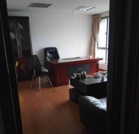 (出租) 群輝大廈230平僅8000每月白菜價(jià)揮淚出租速搶