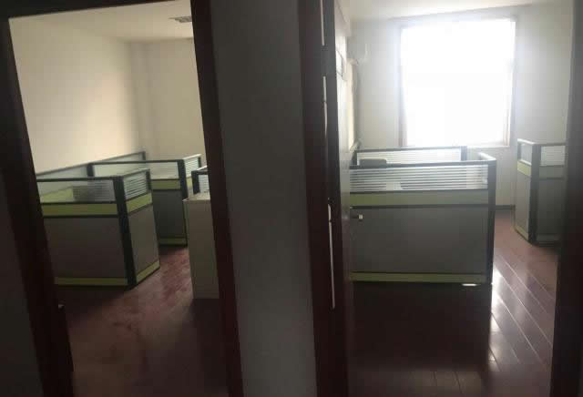 (出租) 隆鑫廣場(chǎng)對(duì)面 [昌工商貿(mào)大廈]多套小面積出租,電聯(lián)