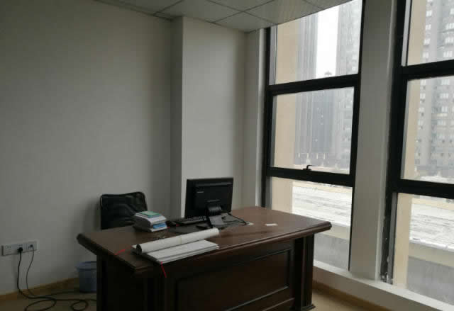 (出租) 世貿一號108平精裝帶家具，房東急租，東南朝向