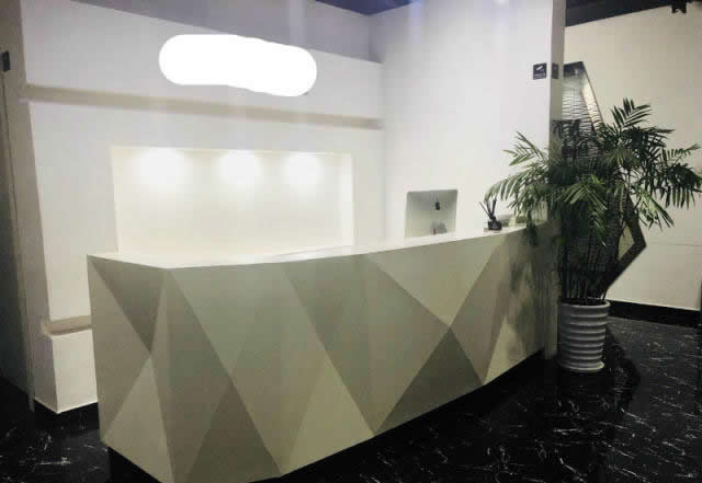 (出租) 萬達 178精裝帶家具 地鐵口 接待美容都行 急租