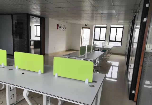 (出租) 巔峰財(cái)富廣場(chǎng)寫字樓206平精裝修帶家具出租