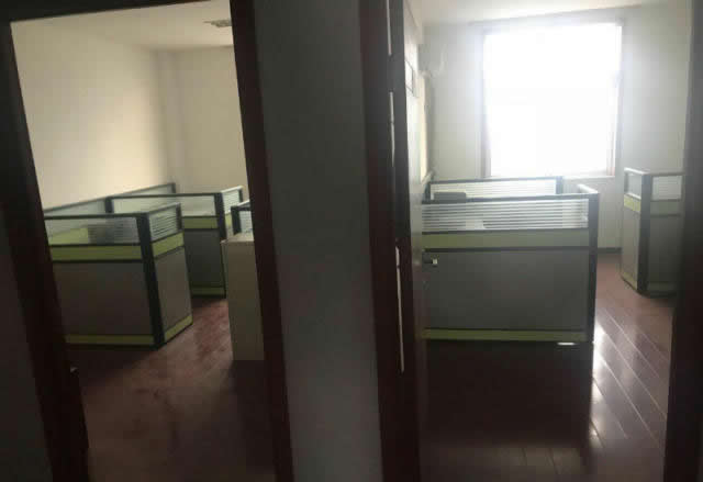 (出租) 隆鑫廣場對面 [昌工商貿大廈]多套小面積出租,電聯(lián)