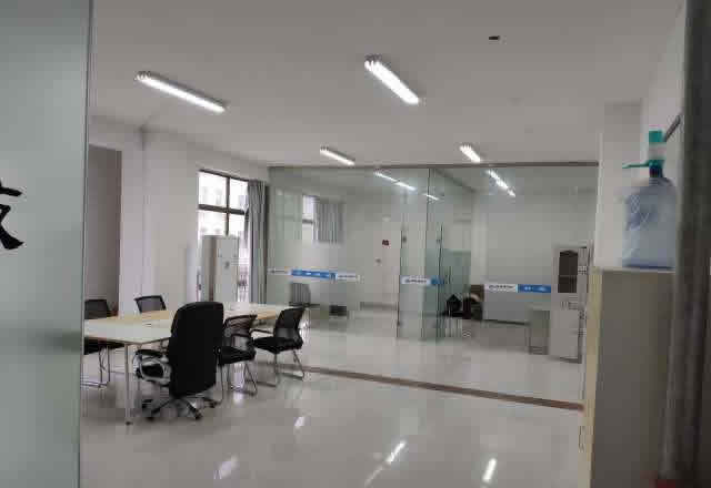 (出租) 出租146平方辦公室精裝修，交通便利，壞境優(yōu)越 拎包辦公