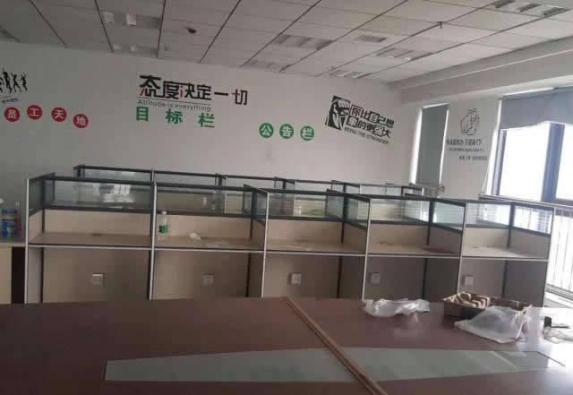 出租青云譜 世紀歐美 精裝修寫字樓 帶隔斷 帶辦公設備97平米