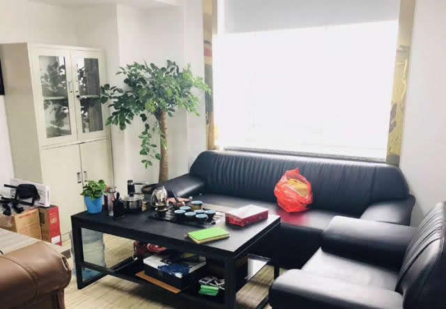 (出租) 市中心性價比超高的寫字樓，國貿(mào)帶家具，底價出租249平米