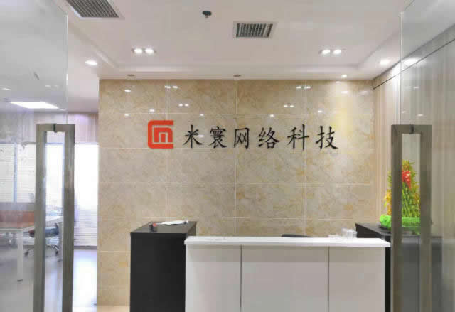 (出租) 萬(wàn)達(dá)中心，55元清爽大氣精裝帶家具107平剛出爐哦