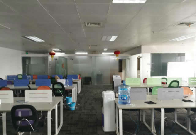 (出租) 267平米夸張點說百人業務區 還送一個月免租期 心動就來看房