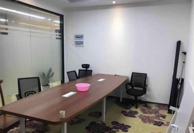 (出租) 繁華街區(qū) 人氣足 純寫字樓 精裝帶家具 底價(jià)租200平米