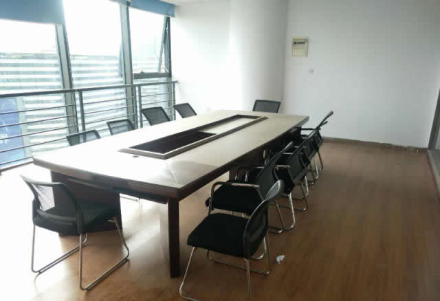 (出租) 綠地中心，元創國際55元電梯口真是不可思議業主善人370平米