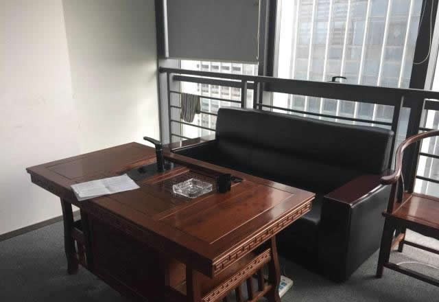 (出租) 綠地新都會(huì) 精裝全帶 145平 兩隔間 可坐26人