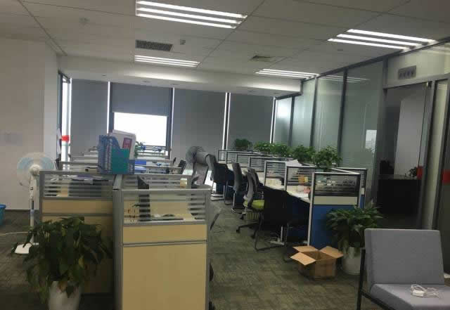 (出租) 綠地新都會精裝寫字樓出租180平有辦公家具