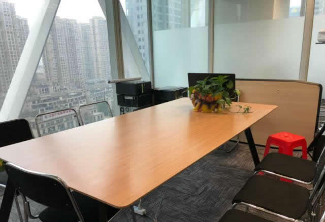 (出租) 紫峰大廈260平，帶部分家具，端戶采光好，看房來(lái)約