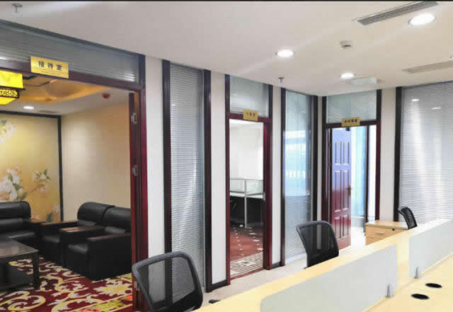 (出租) 國際金融中心160㎡高速電梯出租，精裝帶家具，價格實惠便宜